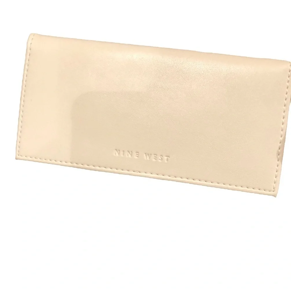 𝅺nine West Crossbody